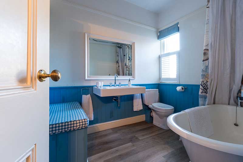 Finch Room Bathroom
